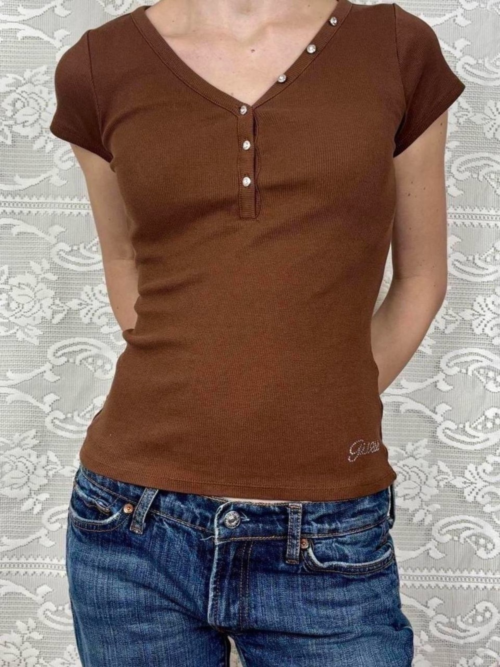 Vintage Y2K GUESS brown button up tee✨
